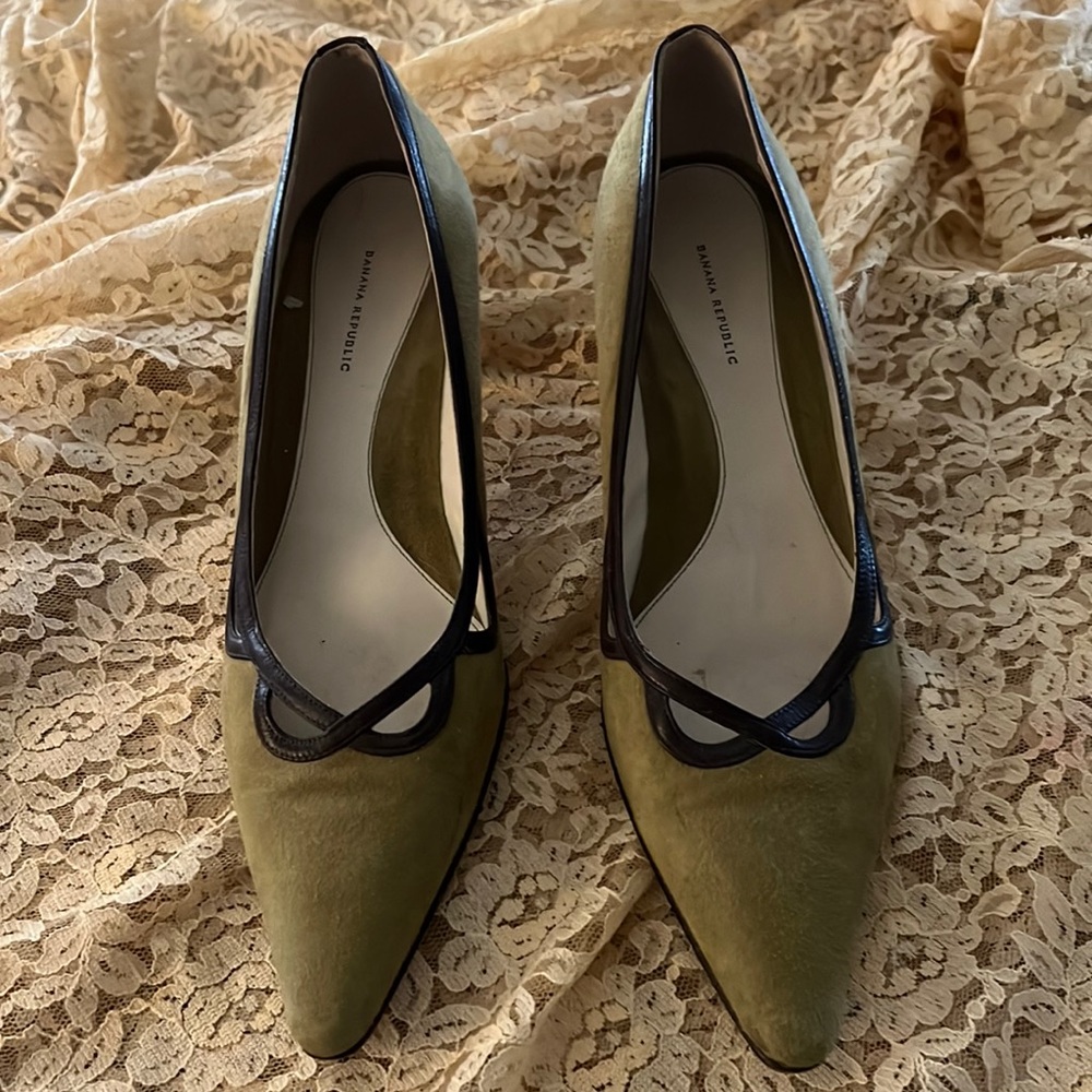 Banana Republic Suede Kitten Heels